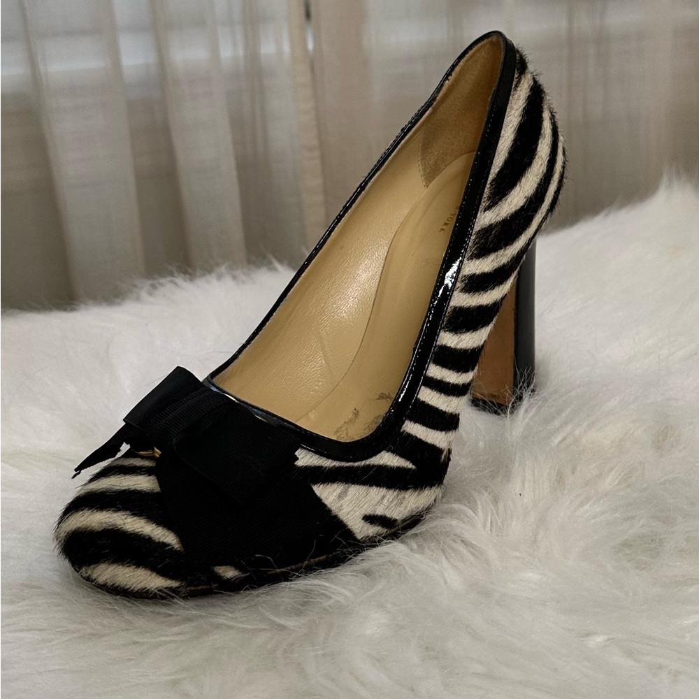 Kate Spade zebra print calf hair pump, black grosgrain bow detail sz. 7.5